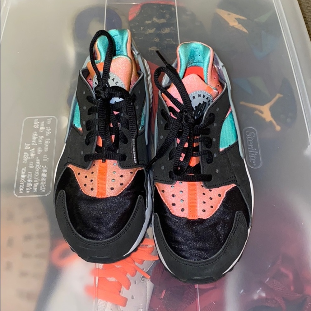 NIKE HUARACHE
